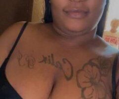 💋 Dive into Fun with Khloe! 🍑🔥 - Image 5