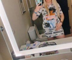 MS. CHAMPAGNE MOET 🥂 IS BACK WITH NEGOTIABLE PRICES!! CANT WAIT TO MAKE YOU CUM!! PICK ME!!! ME - 32 - 3