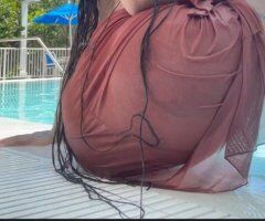 lightskin pretty & wet , ready for fun