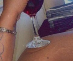 come get this wet pussy daddy!