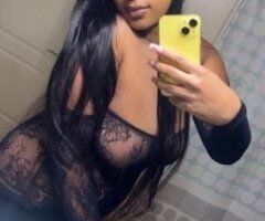 sexy bomb shell at your service 😍💣 your best choice 💦👅