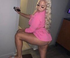 Come get a piece of Kit Kat 🍫 TWO GIRL SPECIAL 💦